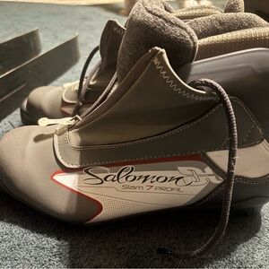 Salomon Women’s Gray Ski Boots